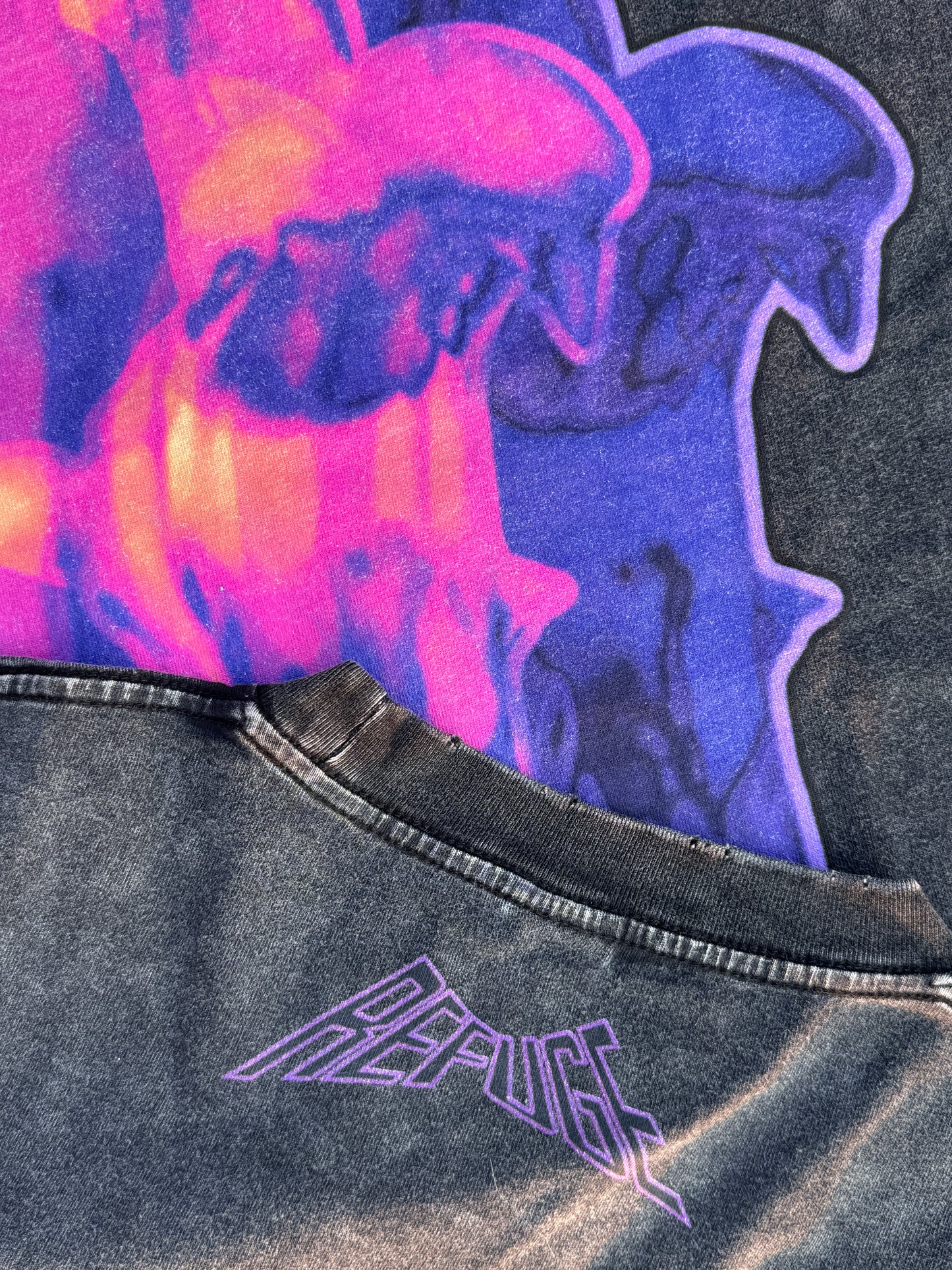 BLACK T-SHIRT DETAILS